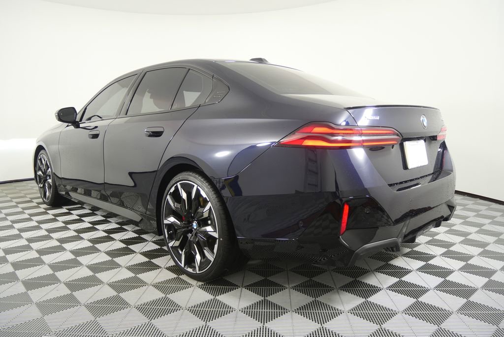 Used 2026 BMW 540i xDrive w/ M Sport Package image 5