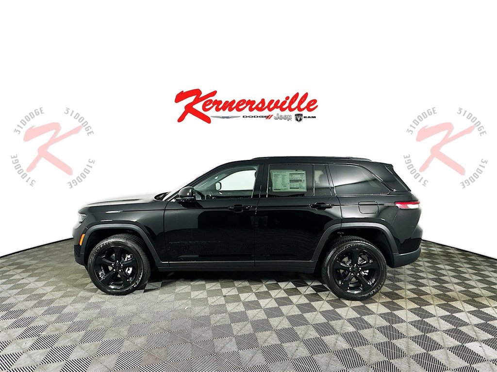 New 2025 Jeep Grand Cherokee Altitude image 4