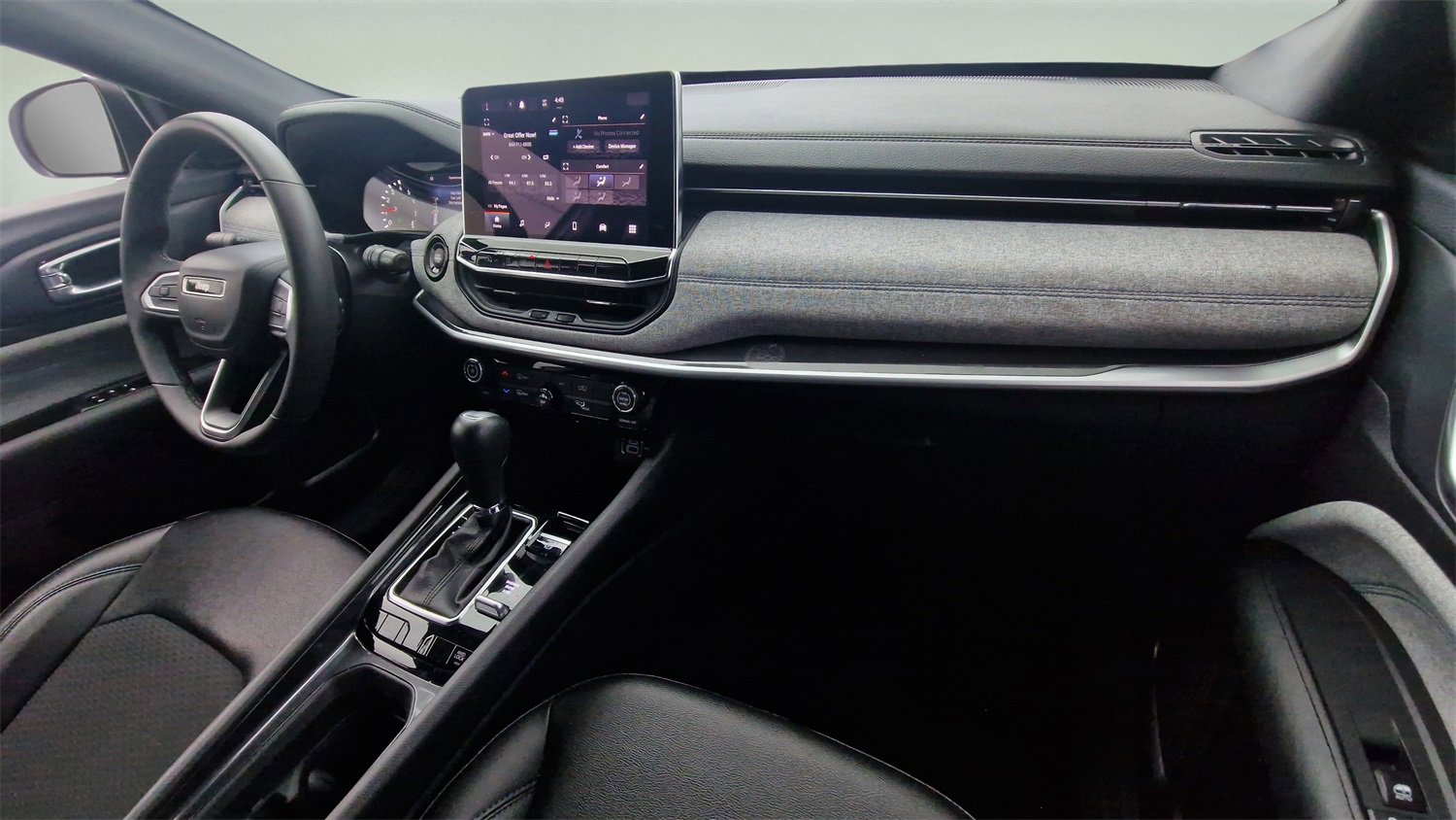 Used 2024 Jeep Compass Latitude image 31