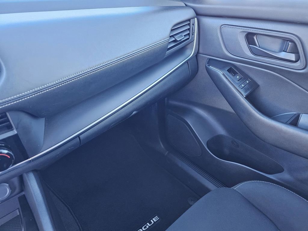 Used 2024 Nissan Rogue S image 27