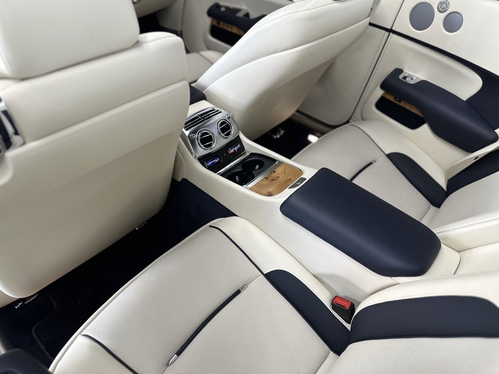 Used 2020 Rolls-Royce Dawn image 17