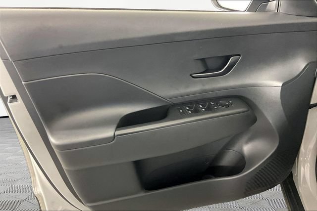 Used 2025 Hyundai Kona SEL AWD/4WD image 17