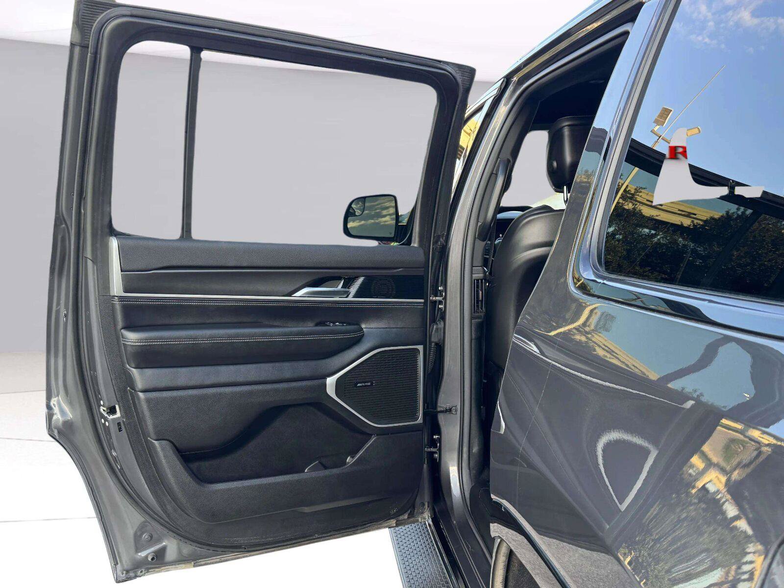 Used 2022 Jeep Wagoneer Series I AWD/4WD image 31