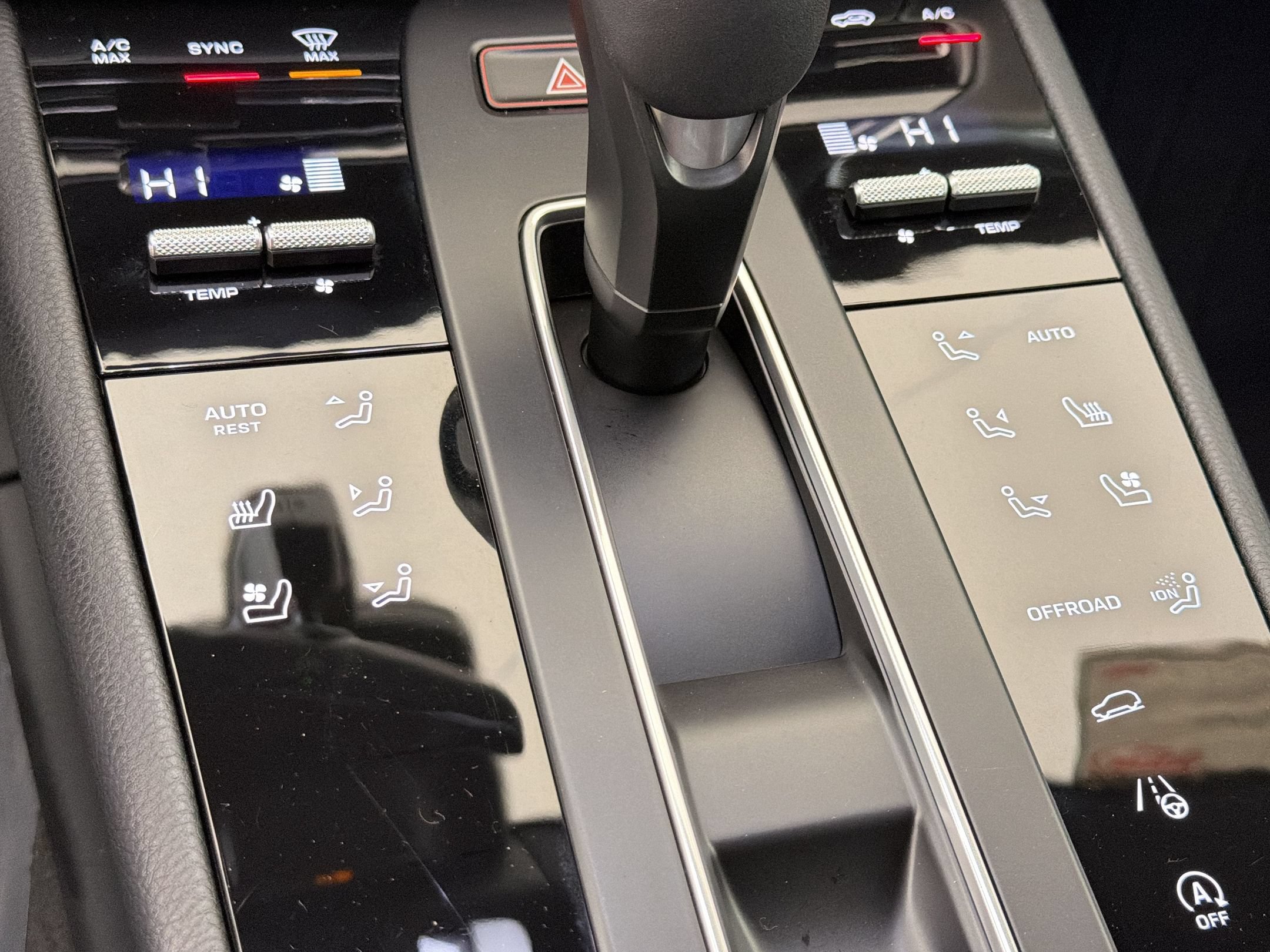 Certified 2026 Porsche Macan AWD/4WD image 23
