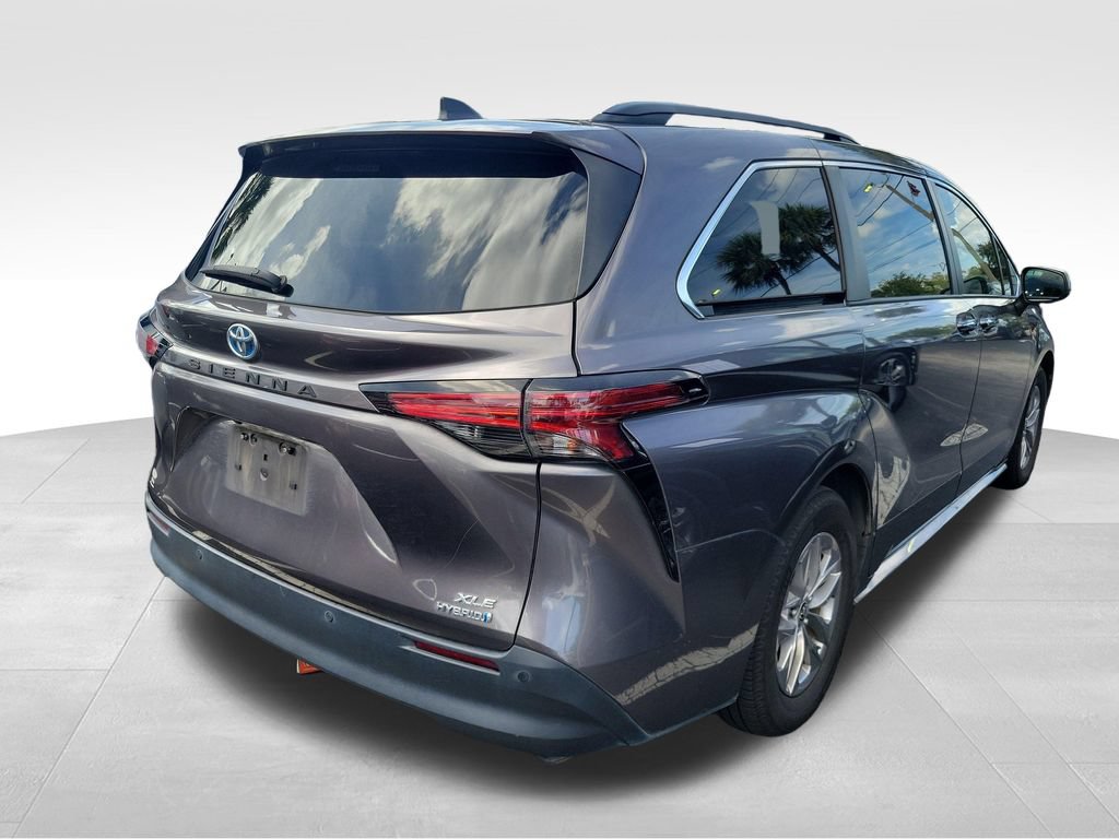 Used 2022 Toyota Sienna XLE w/ XLE Plus Package FWD image 13