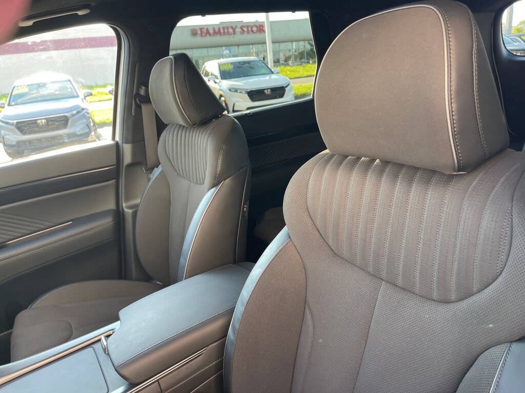Used 2025 Hyundai Palisade Calligraphy AWD/4WD image 6