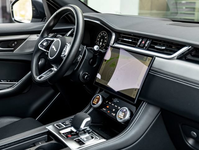 Used 2025 Jaguar F-PACE R-Dynamic S AWD/4WD image 40