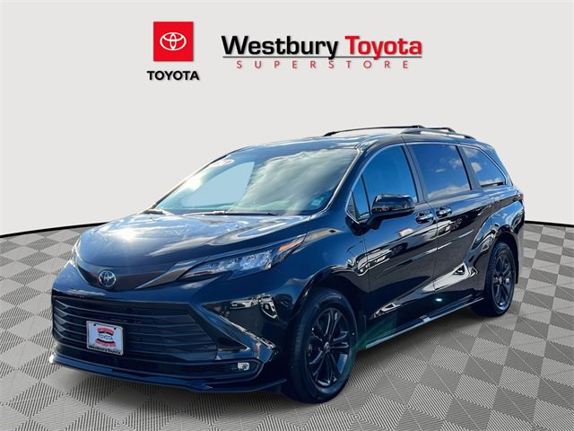 Certified 2024 Toyota Sienna XLE Woodland Edition image 5