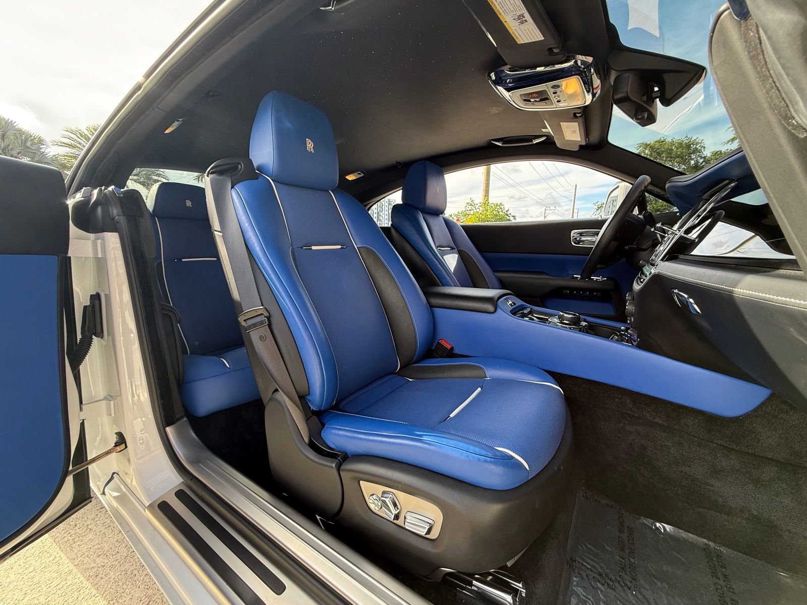 Used 2019 Rolls-Royce Wraith image 25