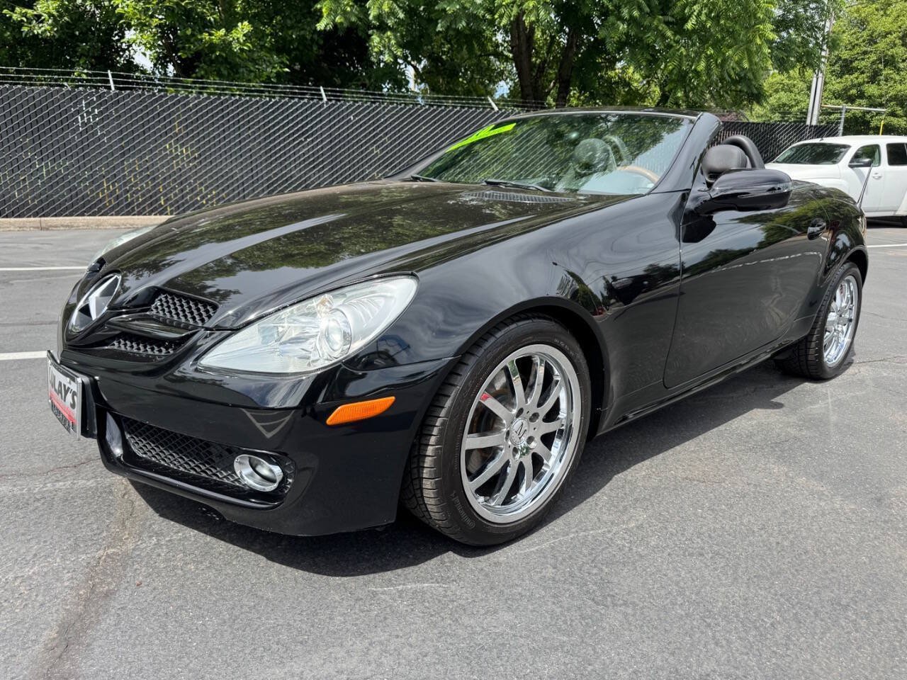 Used 2010 Mercedes-Benz SLK 300 image 2