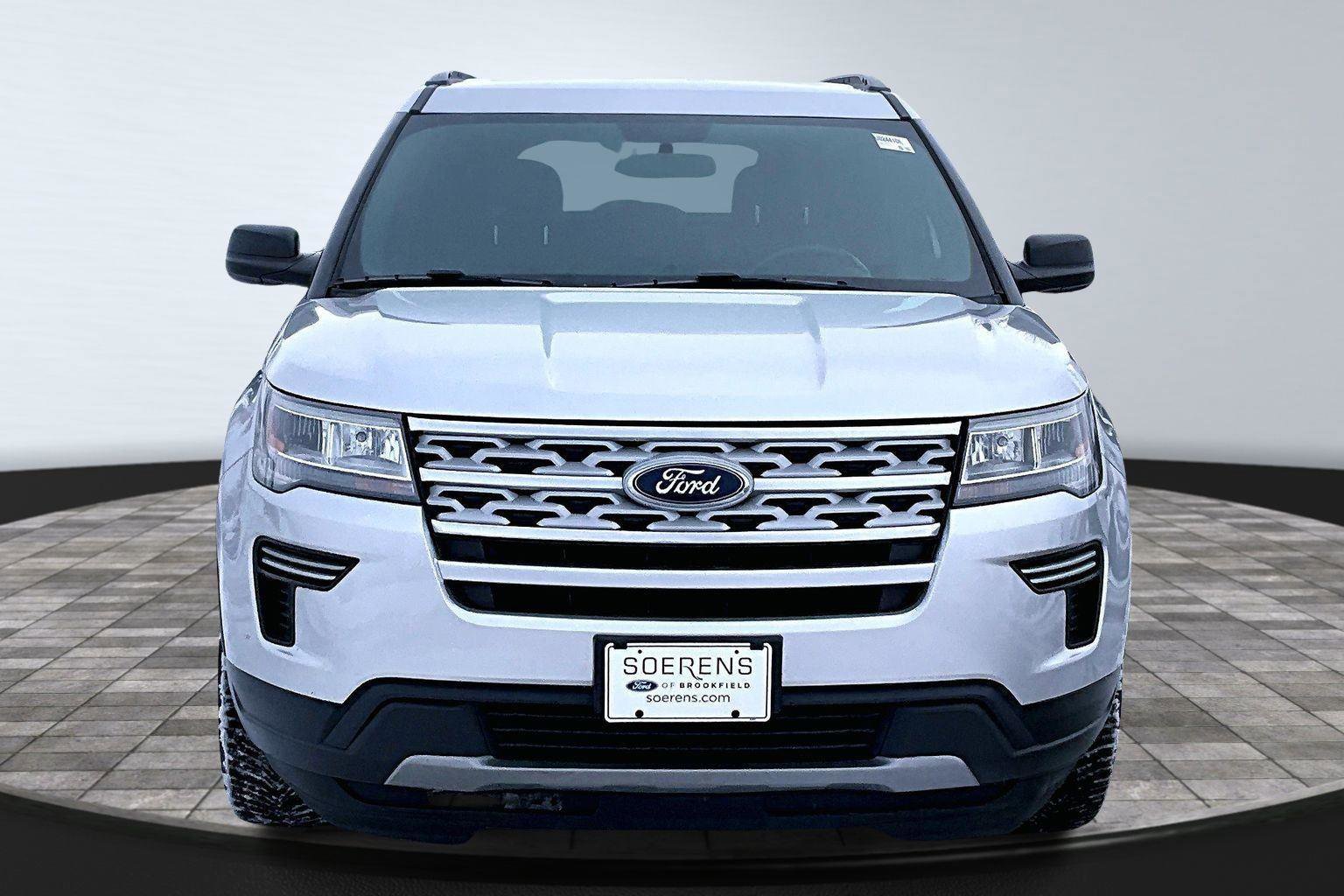 Used 2019 Ford Explorer XLT image 3
