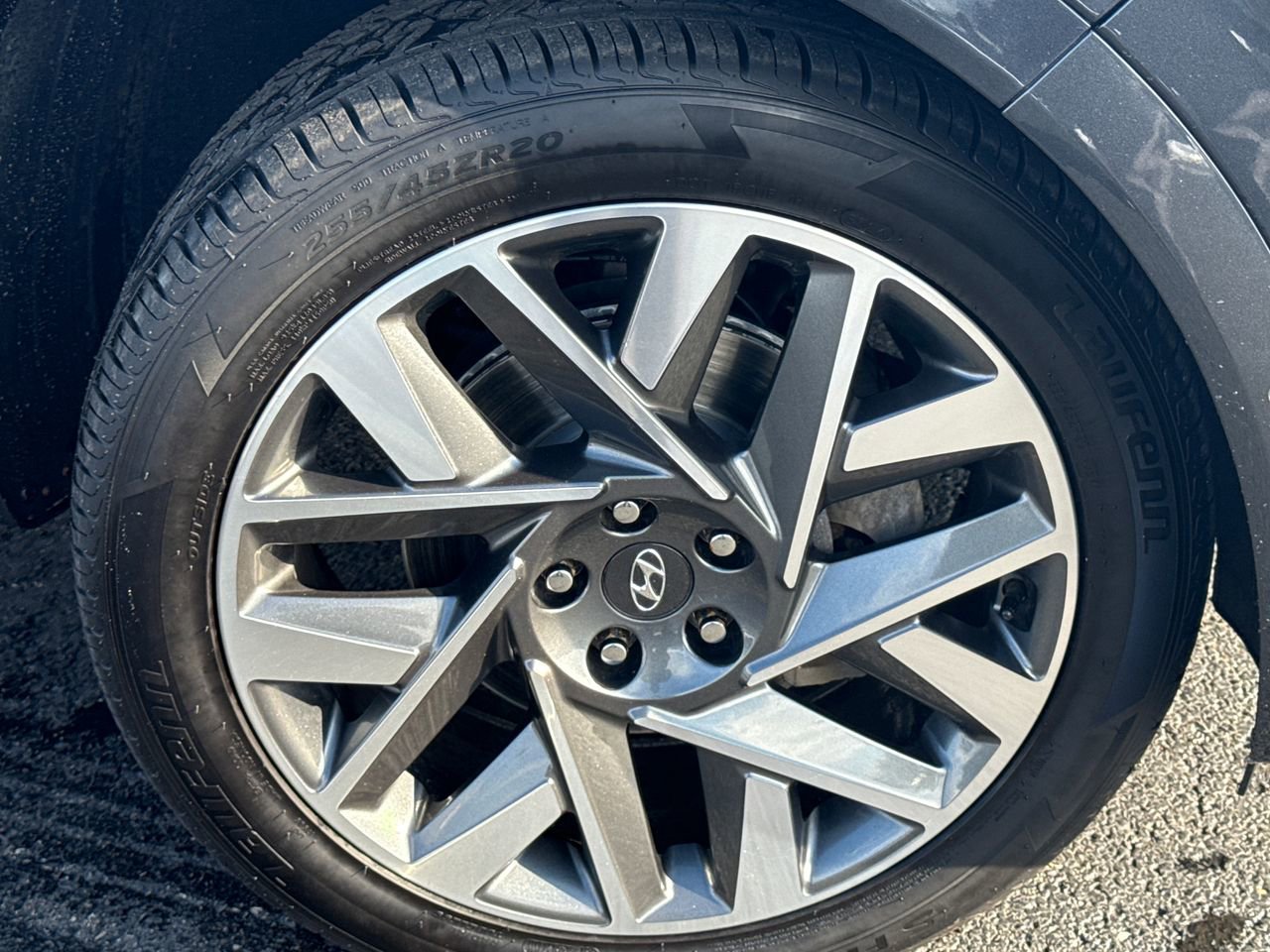 Used 2022 Hyundai Santa Fe Calligraphy image 9