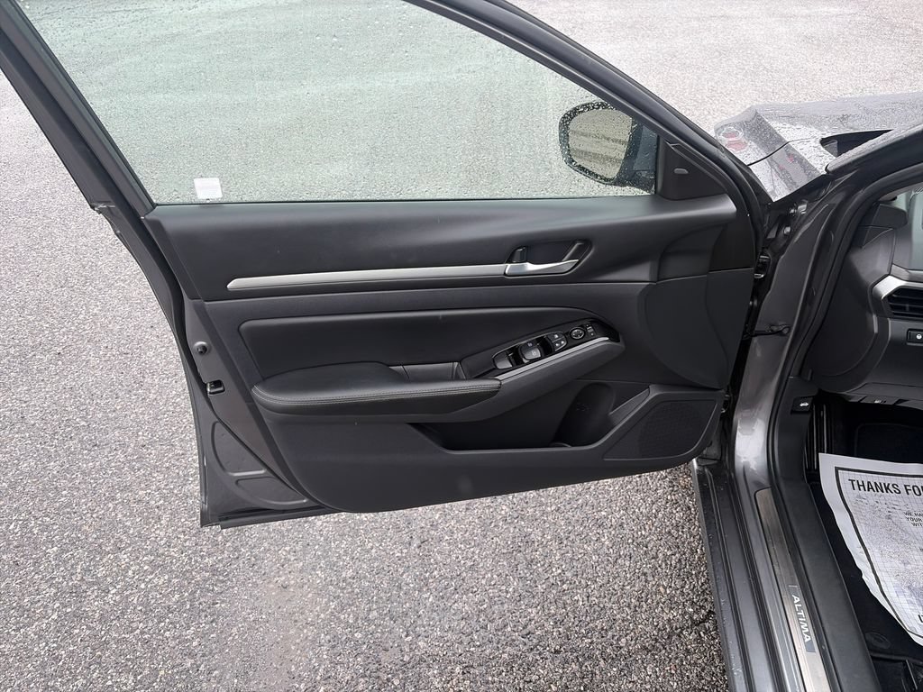 Used 2025 Nissan Altima 2.5 SL FWD image 11