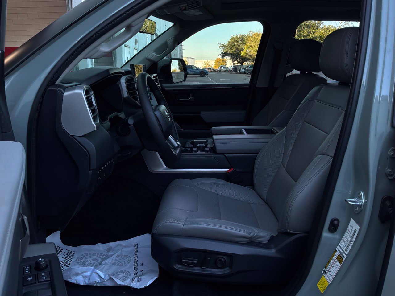 Used 2024 Toyota Tundra Limited w/ Power Package AWD/4WD image 11