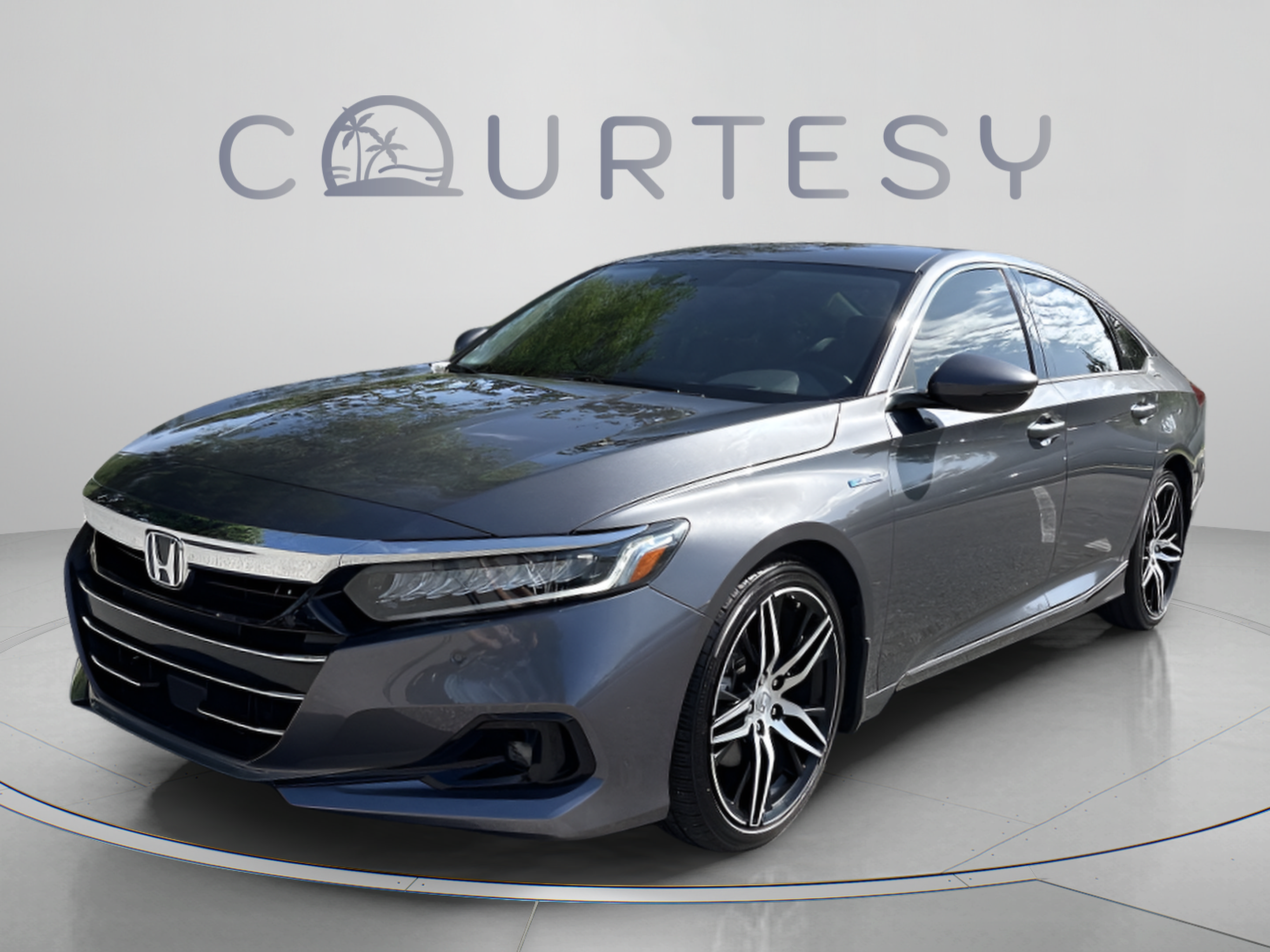 Used 2022 Honda Accord Touring image 2