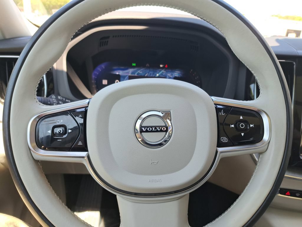 Used 2024 Volvo XC60 B5 Plus w/ Climate Package AWD/4WD image 10