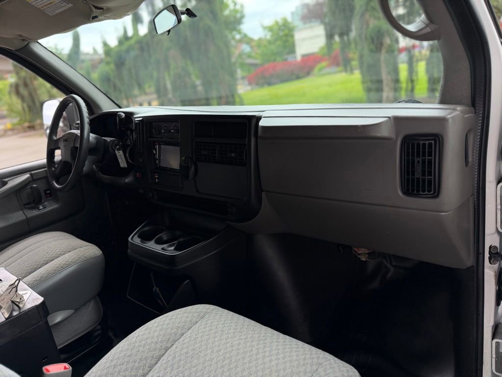 Used 2007 GMC Savana 2500 RWD image 36