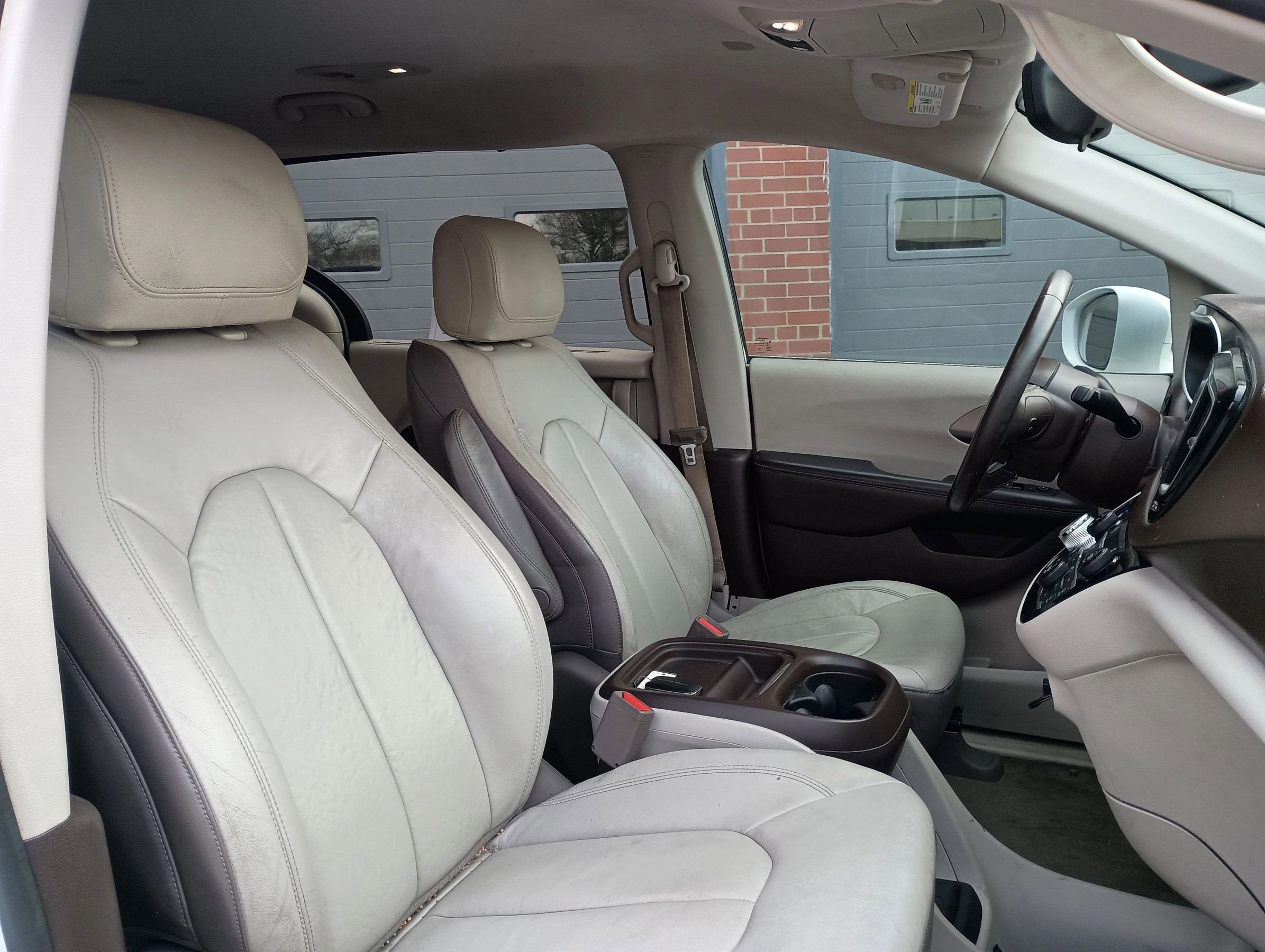 Used 2017 Chrysler Pacifica Touring-L image 12