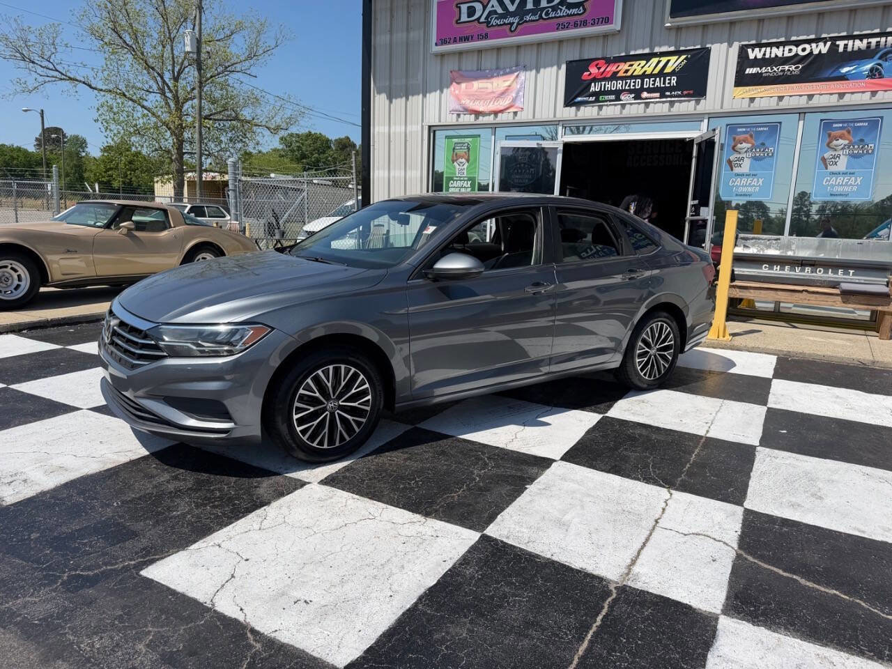 Used 2019 Volkswagen Jetta SE FWD image 2