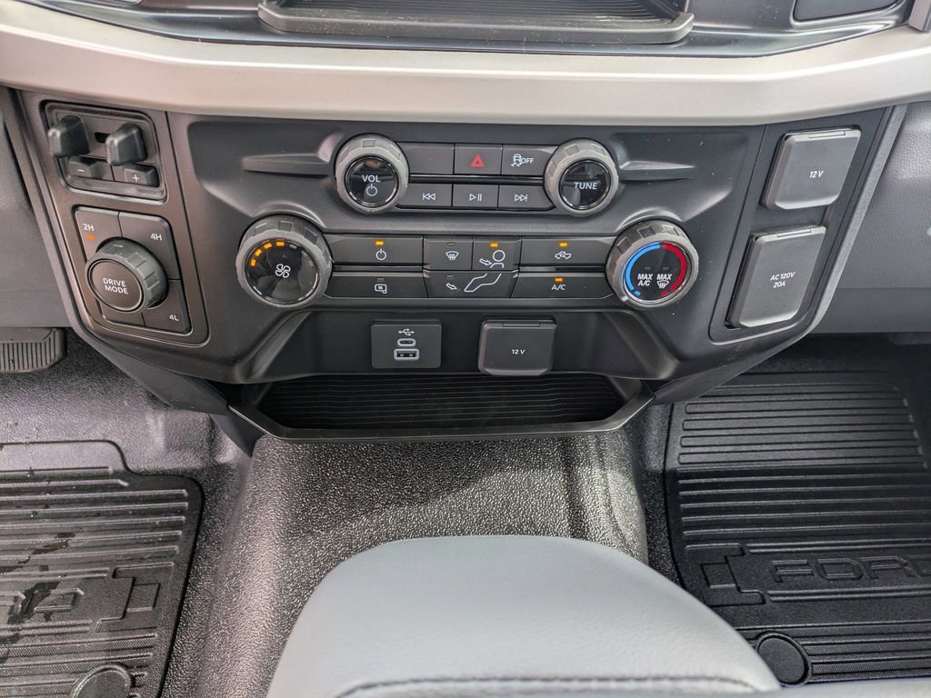 New 2025 Ford F550 4x4 Regular Cab Super Duty image 15