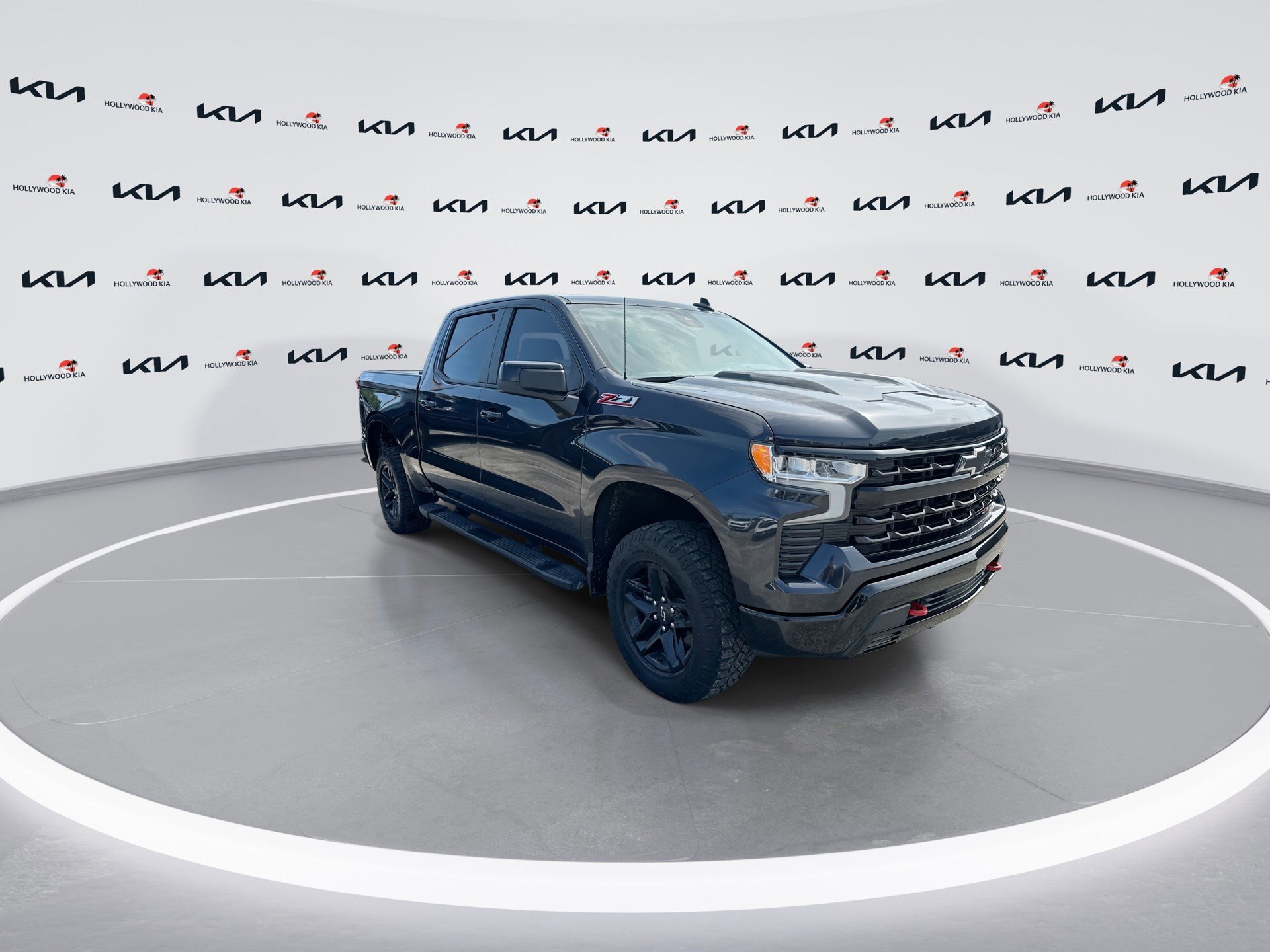 Used 2022 Chevrolet Silverado 1500 LT Trail Boss w/ LPO, Dark Essentials Package AWD/4WD image 2