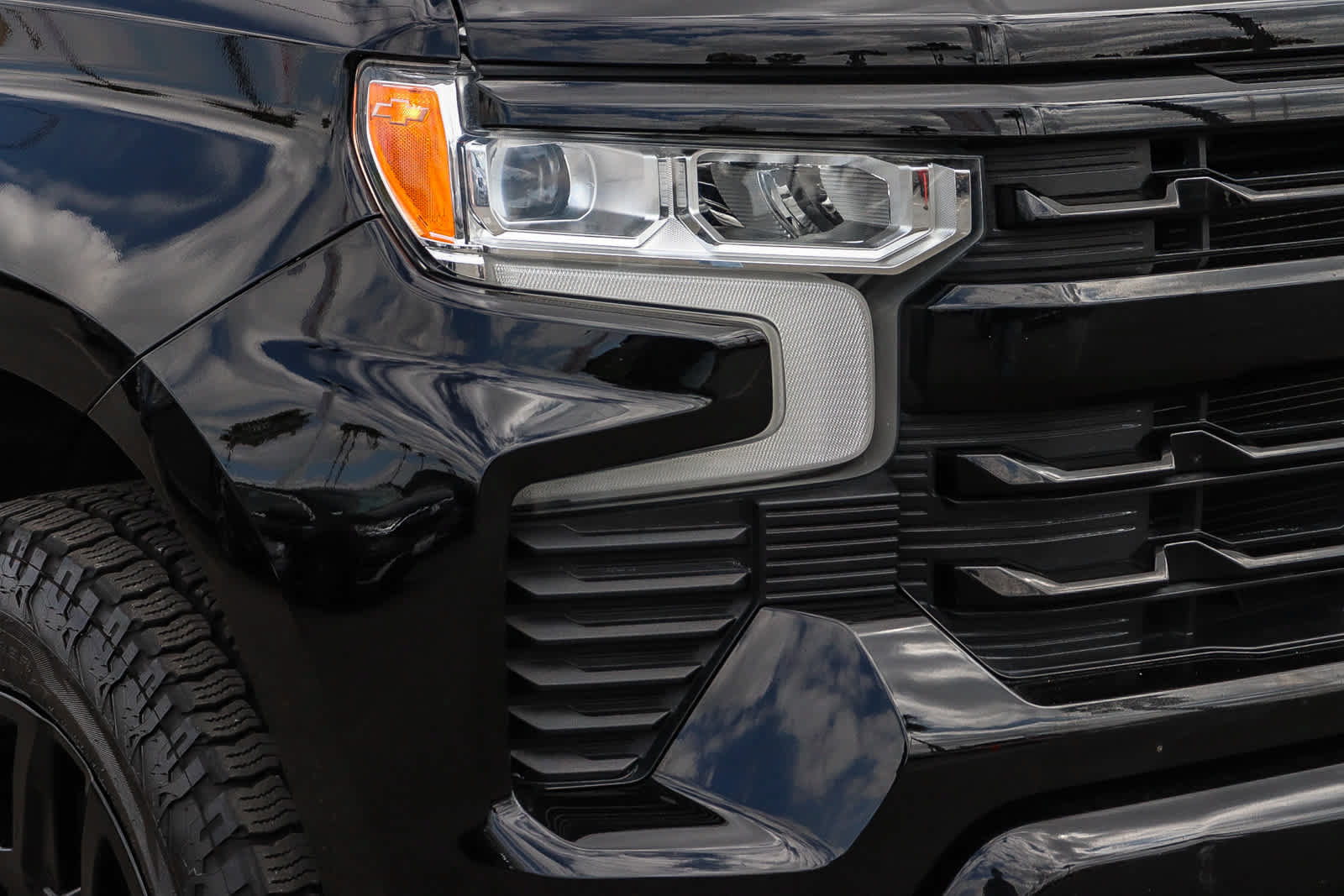 Used 2022 Chevrolet Silverado 1500 RST w/ LPO, Dark Essentials Package RWD image 4
