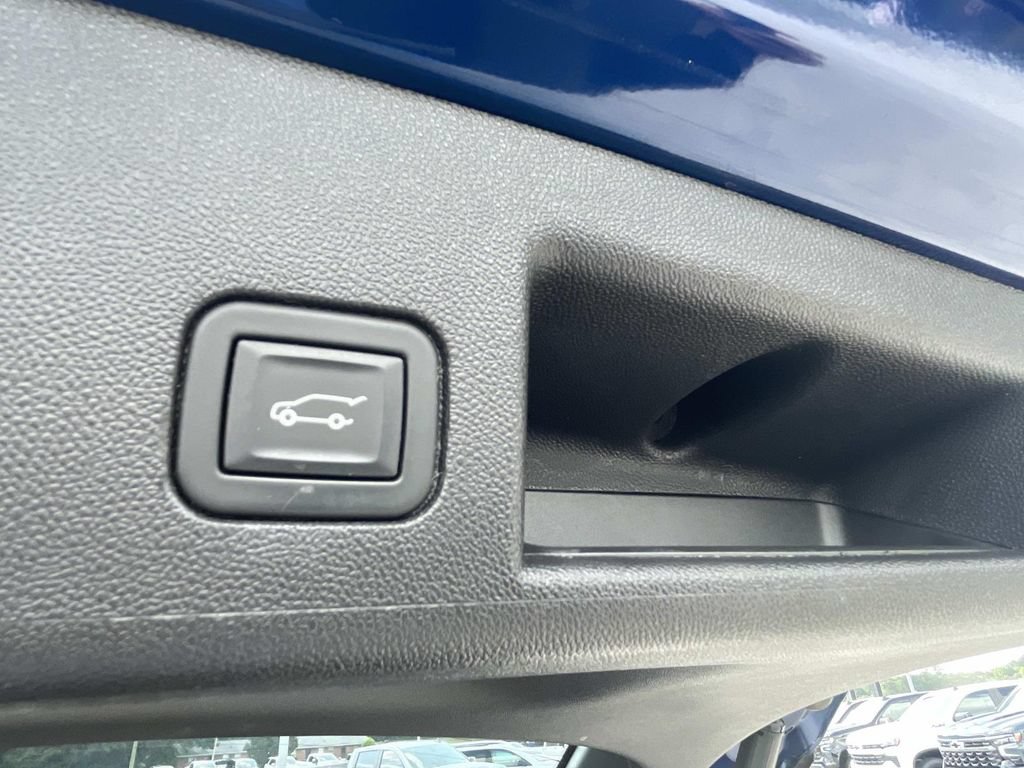 Used 2023 Chevrolet Equinox RS w/ RS Leather Package FWD image 9