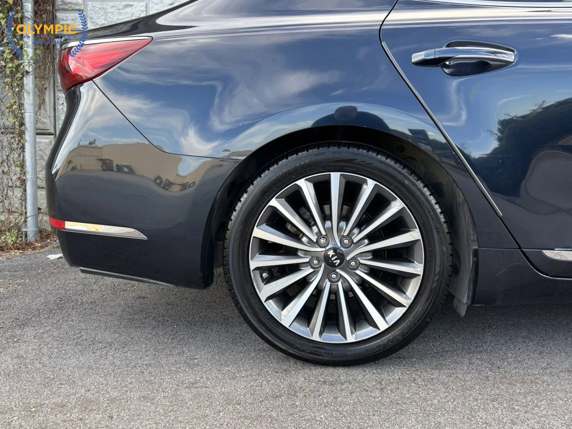 Used 2018 Kia Cadenza Premium image 12