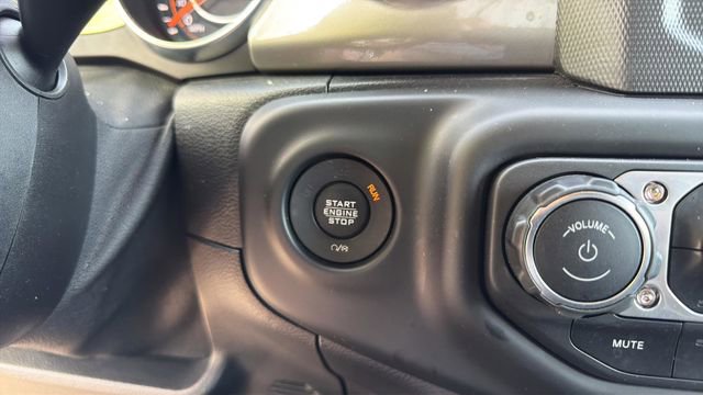 Used 2018 Jeep Wrangler Unlimited Sahara image 29