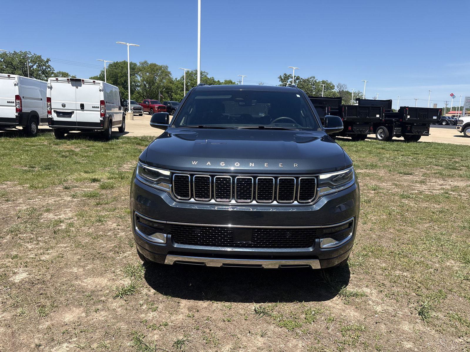 Used 2024 Jeep Wagoneer Series III w/ Premium Group I AWD/4WD image 4