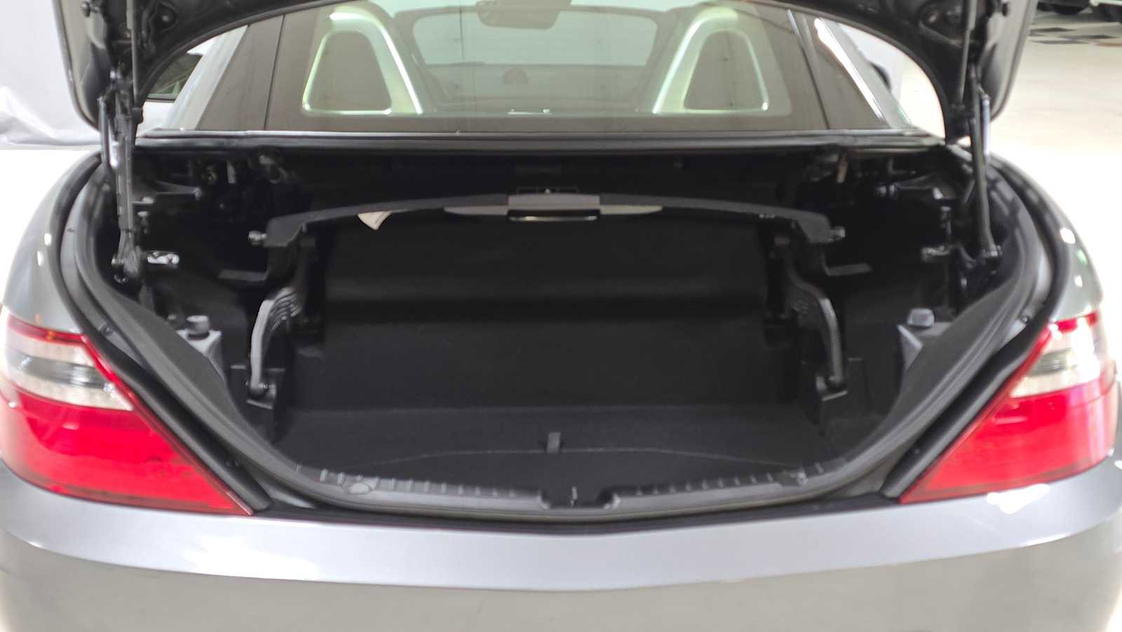 Used 2016 Mercedes-Benz SLK 300 image 16