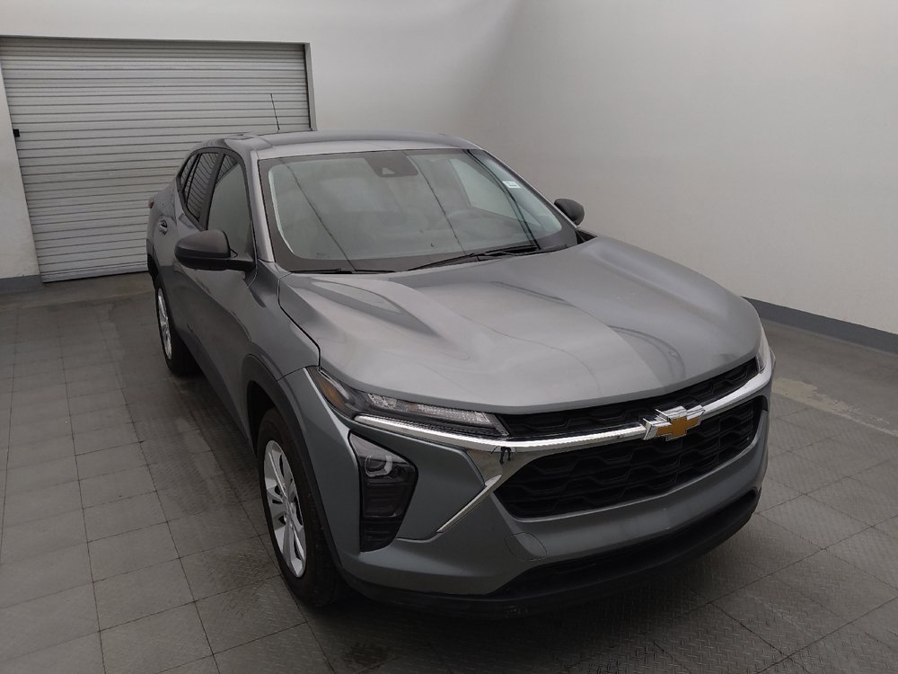 Used 2025 Chevrolet Trax LS FWD image 14