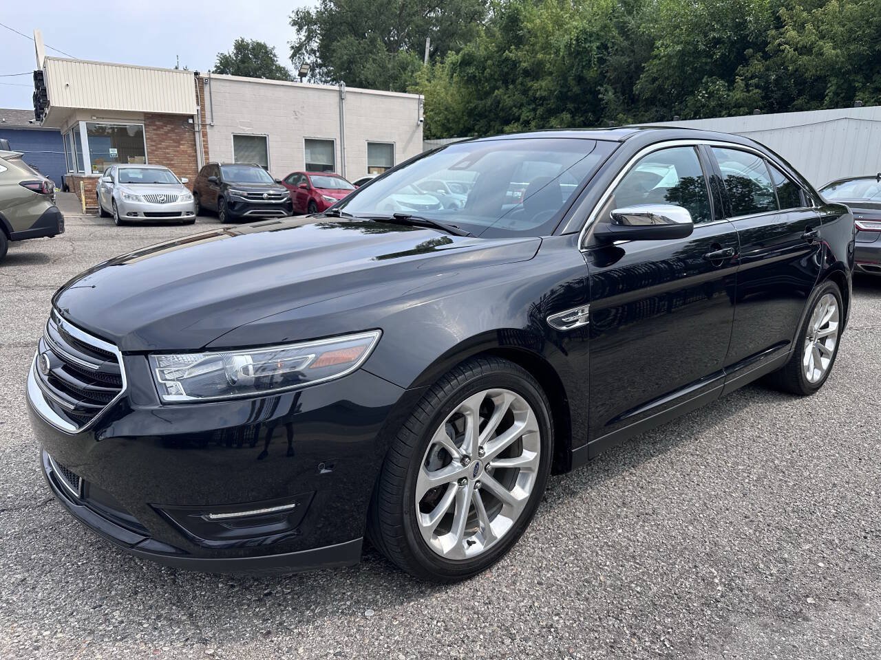 Used 2019 Ford Taurus Limited w/ Driver Assist Package FWD image 1