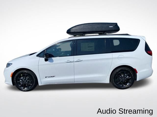 New 2025 Chrysler Pacifica Select w/ Fav Edition Package image 2