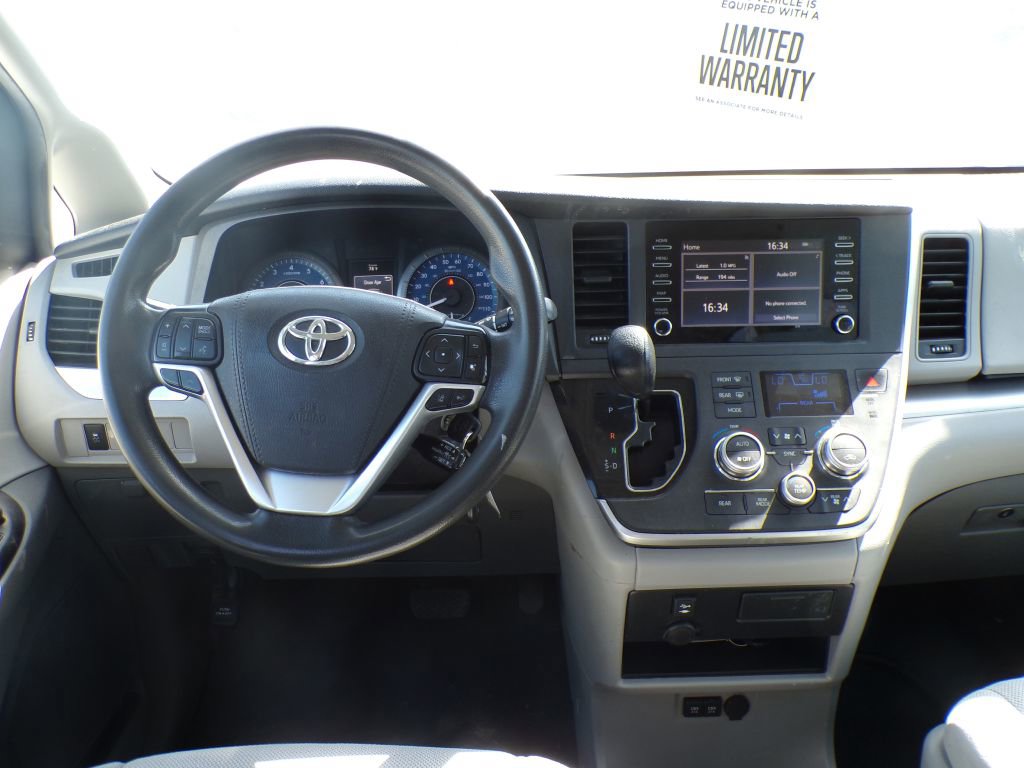 Used 2020 Toyota Sienna L image 23