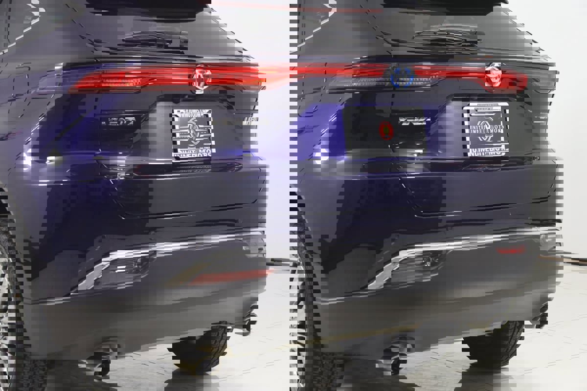 Used 2023 Toyota Venza Limited image 21