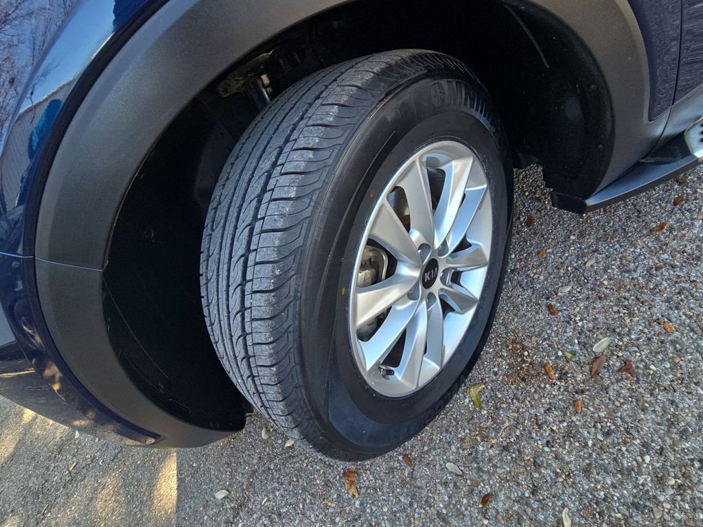 Used 2019 Kia Sorento LX w/ LX Convenience Package image 31