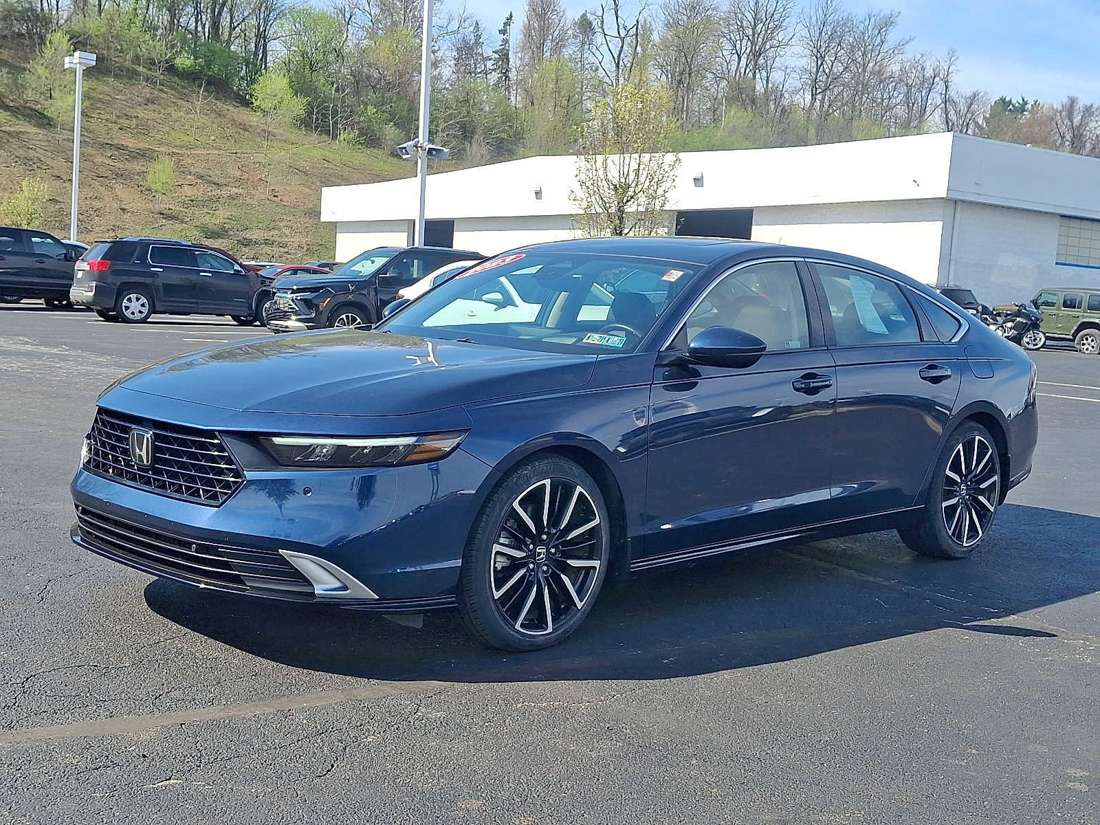Used 2023 Honda Accord Touring image 3