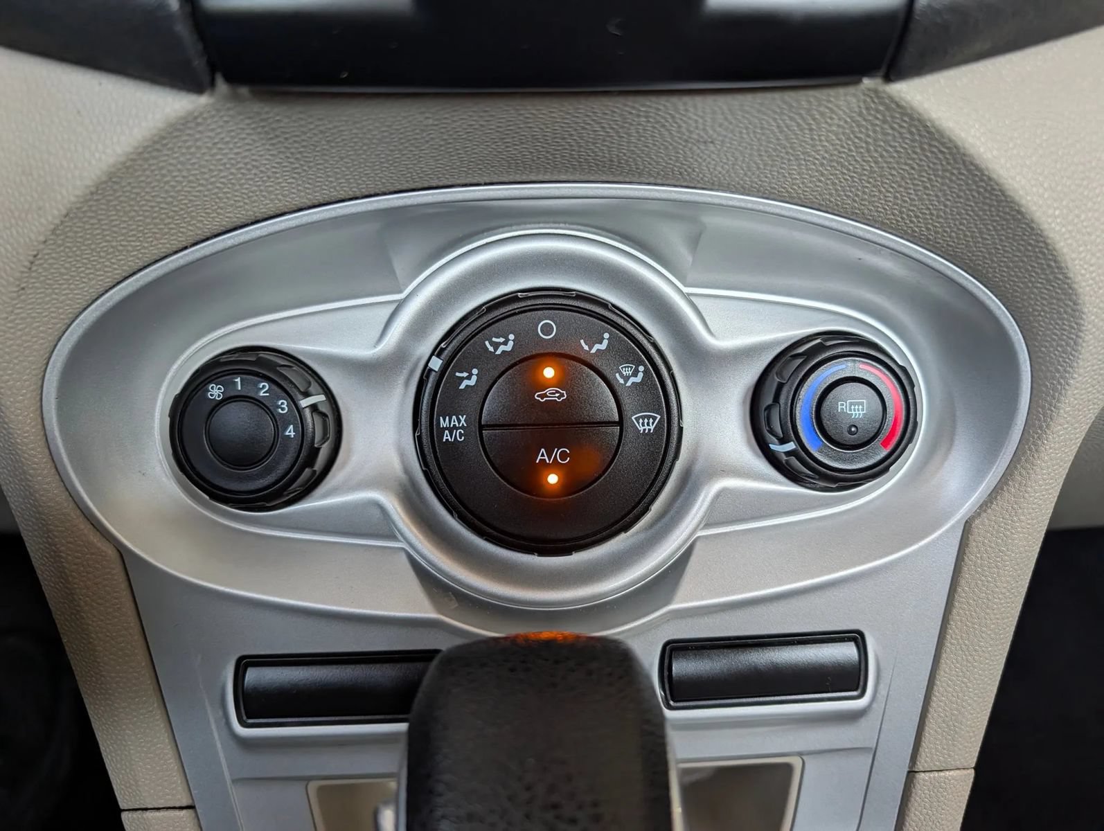 Used 2019 Ford Fiesta SE FWD image 36