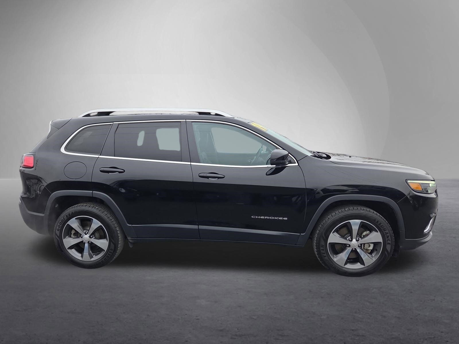 Used 2019 Jeep Cherokee Limited image 2