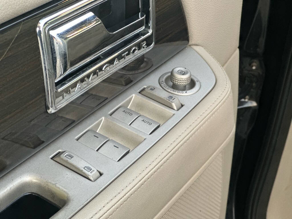 Used 2008 Lincoln Navigator 4WD image 16