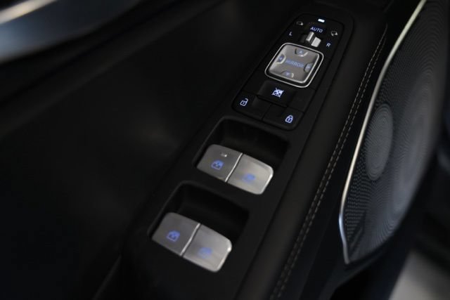 Used 2021 Genesis G90 3.3T Premium RWD image 24