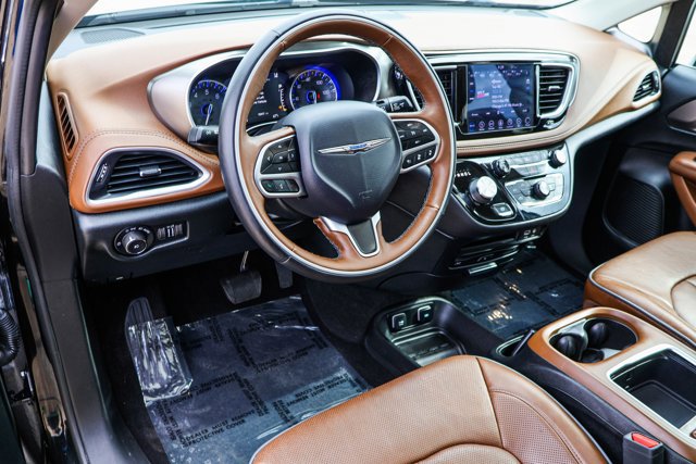 Used 2018 Chrysler Pacifica Limited image 10