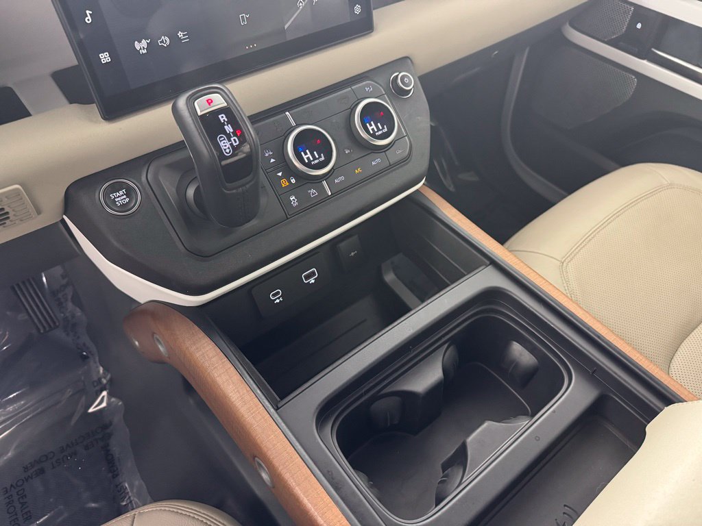 Used 2023 Land Rover Defender 130 SE AWD/4WD image 18
