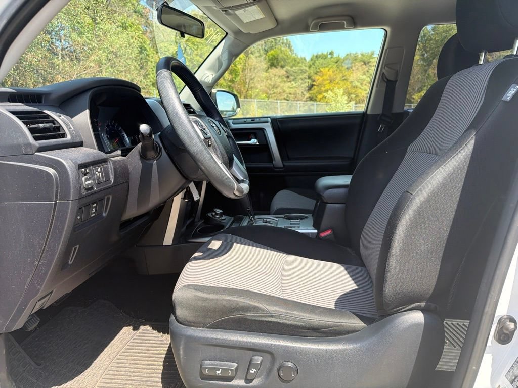 Used 2016 Toyota 4Runner SR5 AWD/4WD image 9