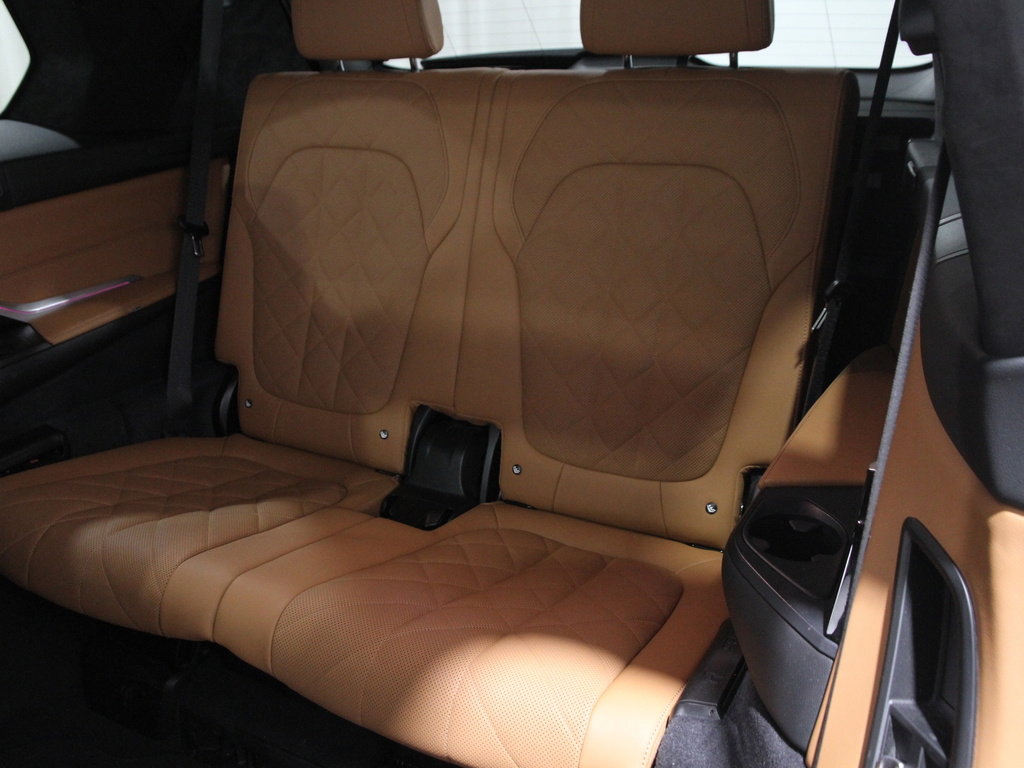 Certified 2024 BMW X7 xDrive40i w/ Executive Package image 20