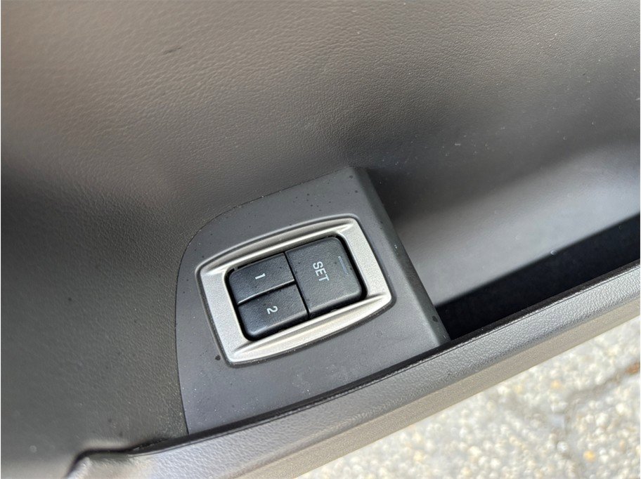 Used 2015 Jaguar XF Sport image 24