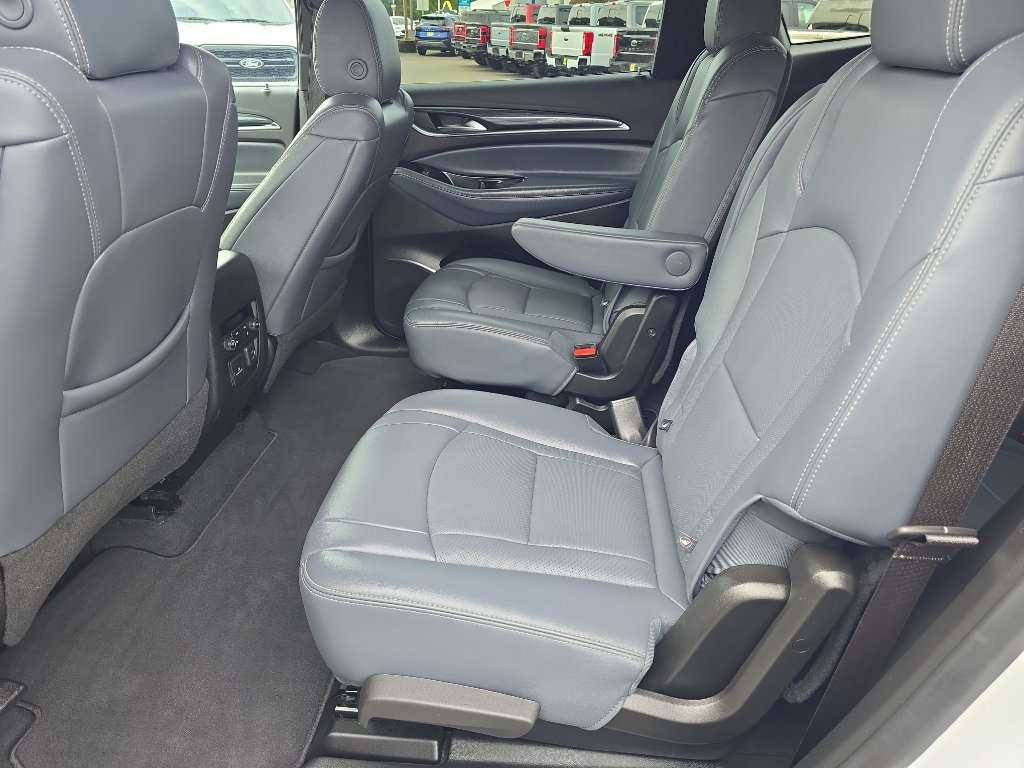 Used 2024 Buick Enclave Premium image 17