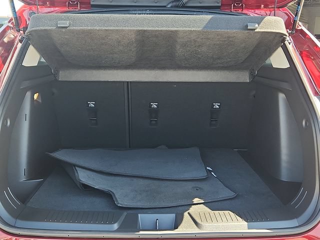 Used 2025 Chevrolet Trax LT w/ LT Convenience Package FWD image 22