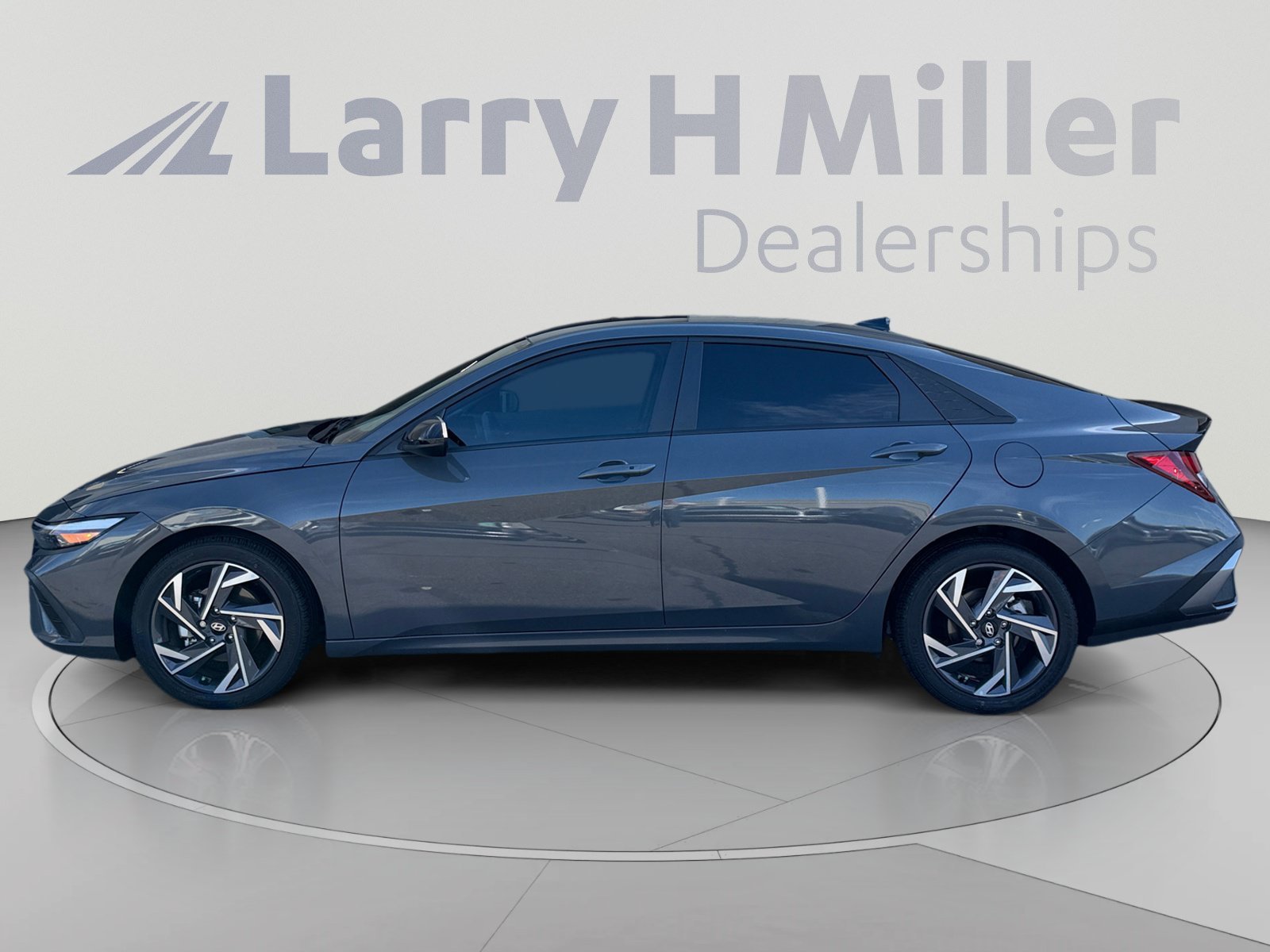 Certified 2025 Hyundai Elantra Sport FWD image 2